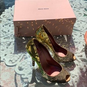 ✨MIU MIU GOLD SEQUIN PEEP TOE PUMPS S 39 ✨